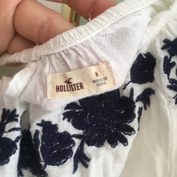 White off-the-shoulder Hollister long sleeve - Picture 3 of 6